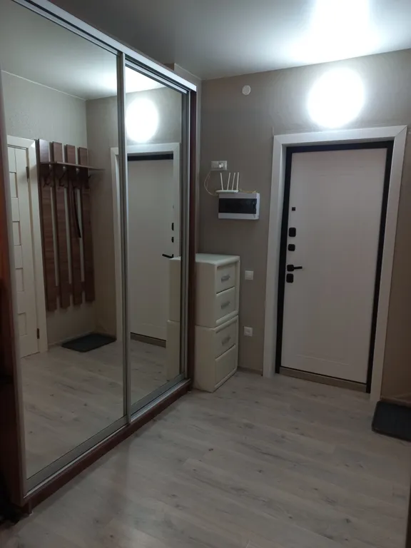 Большая, солнечная студия с перегородкой