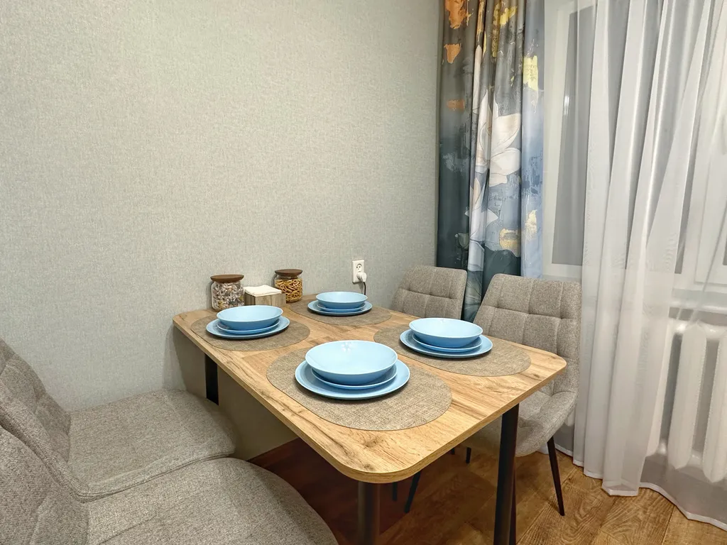 Двухкомнатная квартира с видом на реку на набережной