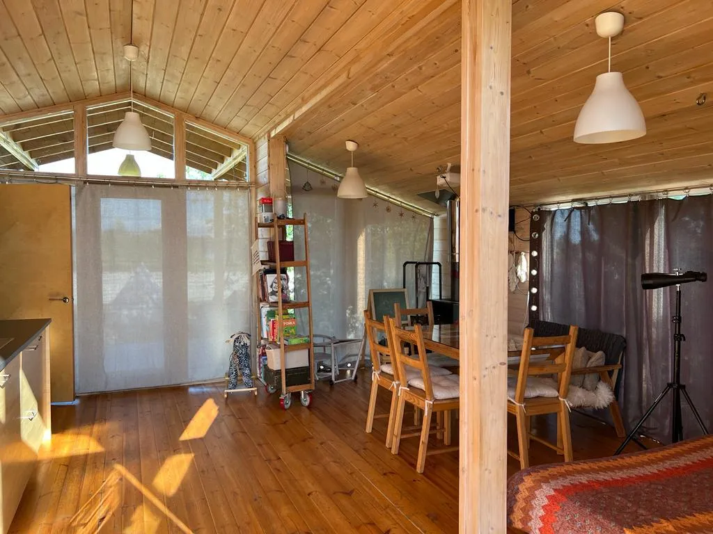 Коттедж Дубльдом по Новой Риге с видом на озеро и камином — Шаховская