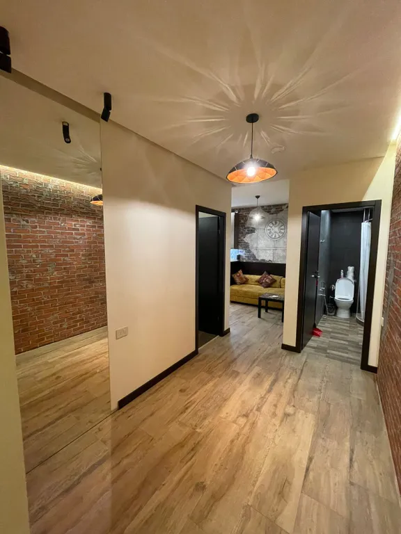 Просторная, светлая квартира с двумя спальнями, малый центр