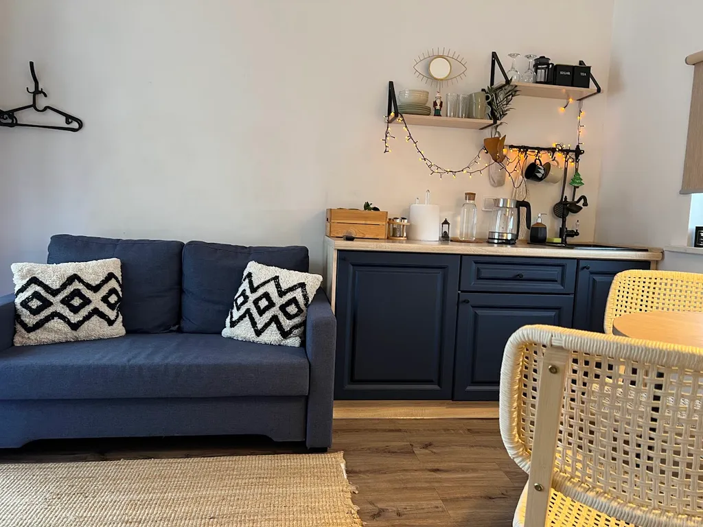 Уютный сканди-домик с видом на лес