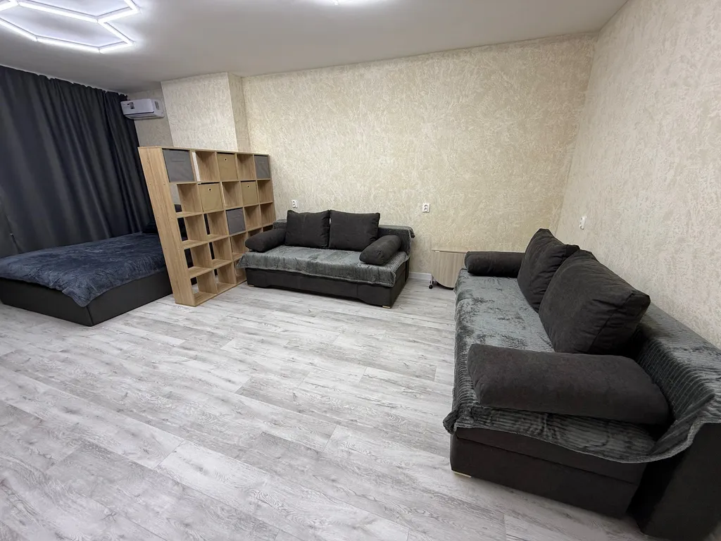 Квартира 3-комнантая квартира, новый ремонт, кондиционер, 4 дивана, 2 кровати, до 12 человек — Новосибирск