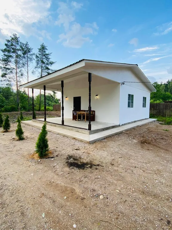 Коттедж Коттедж у озера в лесу — Луга