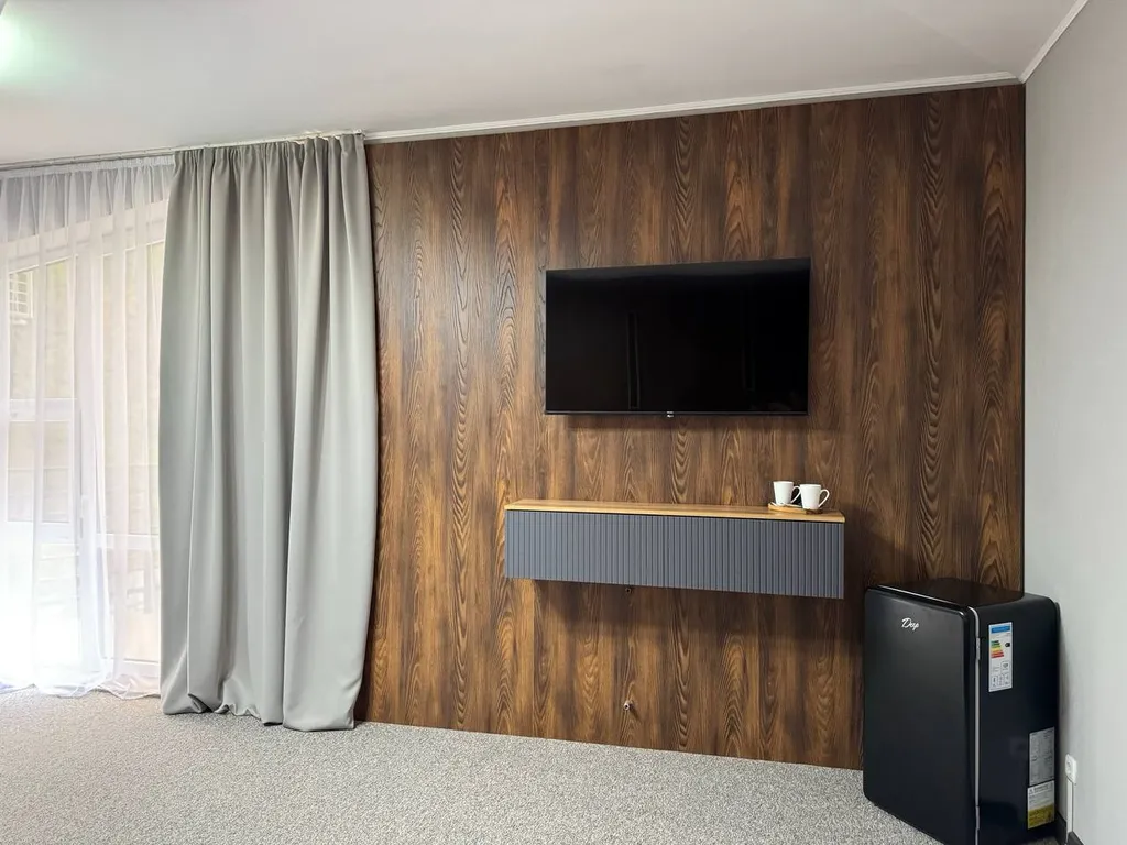 Люкс с балконом и видом на горы и лес