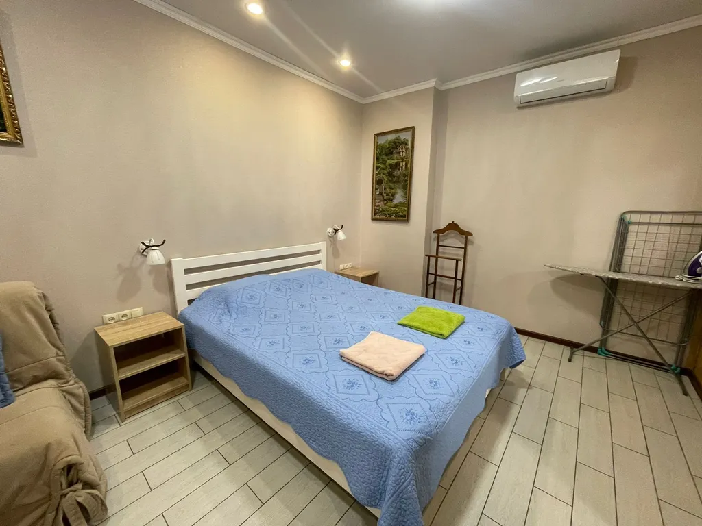 Виноградный домик 2-комнатный с кухней у Парка и Цветник