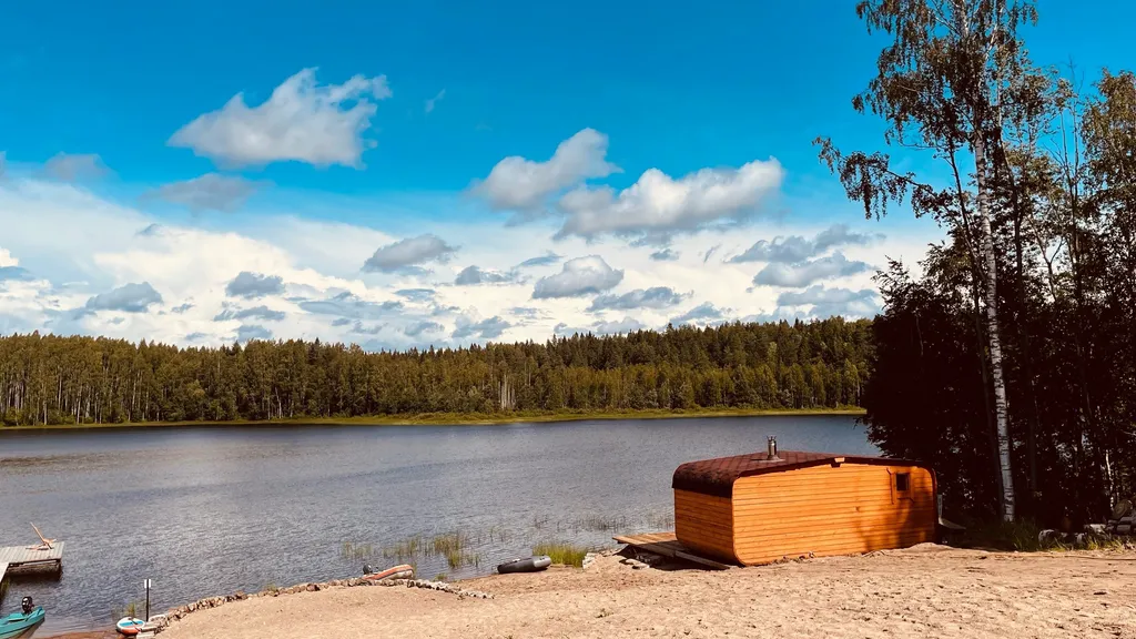 Дом на берегу озера в Карелии