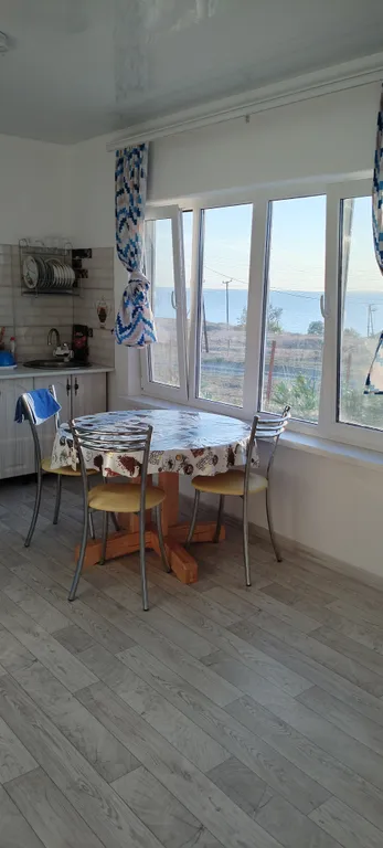 Уютный дом с кухней, на берегу моря