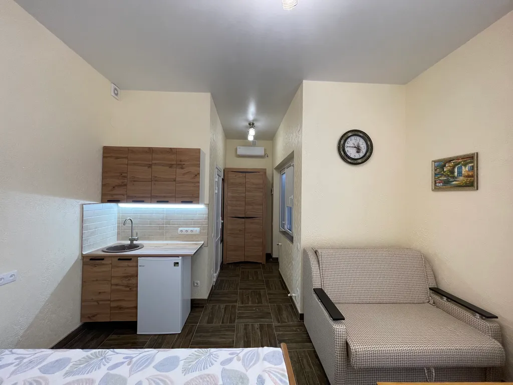 Комфортные апартаменты - студия, с кухней, на первом этаже