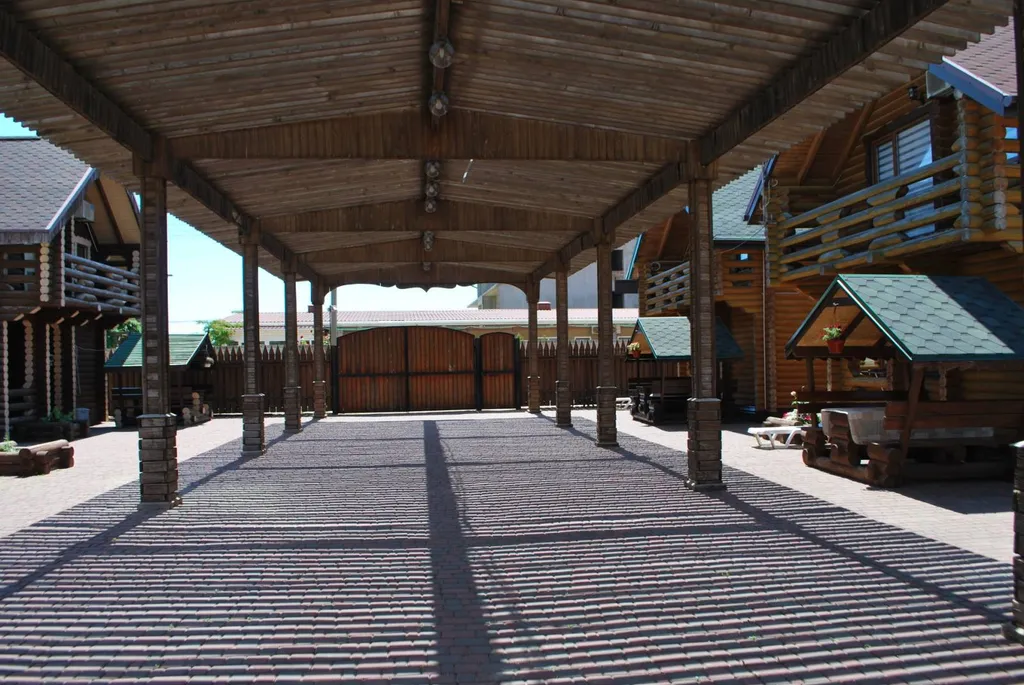 Деревянный сруб на Западном побережье Крыма