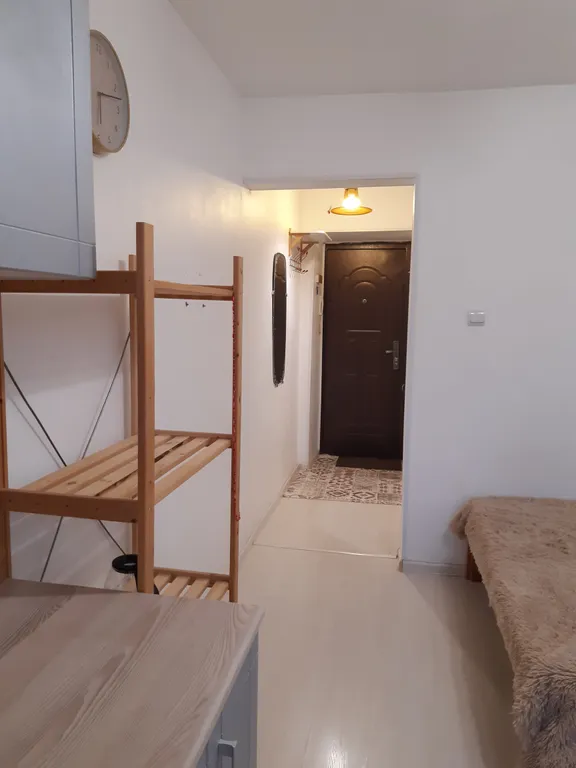 Студия на берегу моря, центр