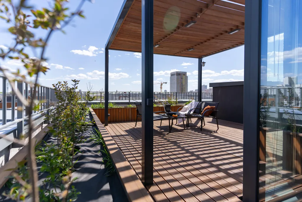 Двухэтажная квартира с мини-сауной и террасой на крыше