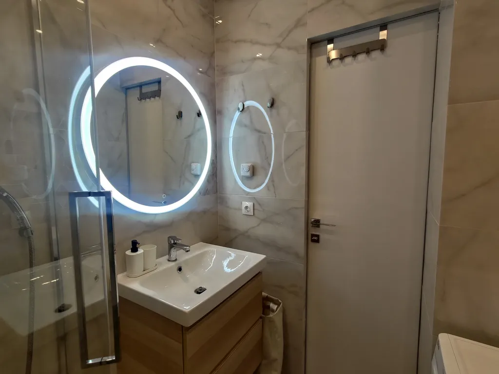 Удобная и уютная студия с балконом и видом на сад и горы