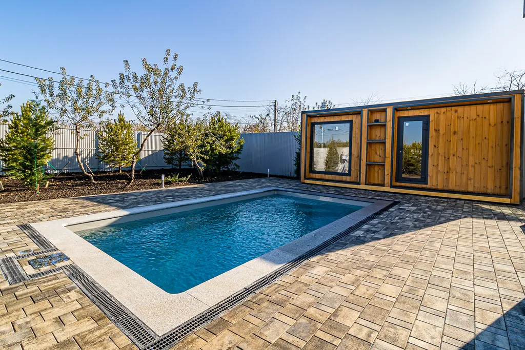 Уютный дом с теплым бассейном