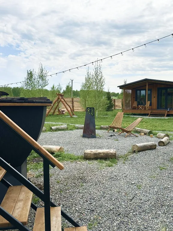 Уютный дом в лесу