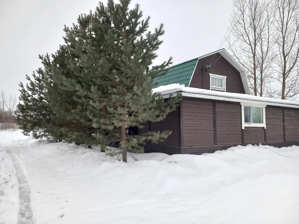 Уютный домик у реки