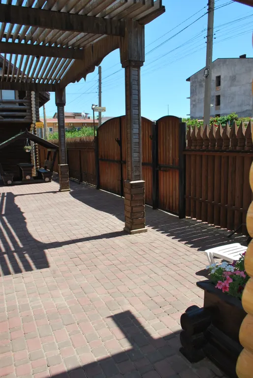 Деревянный сруб на Западном побережье Крыма