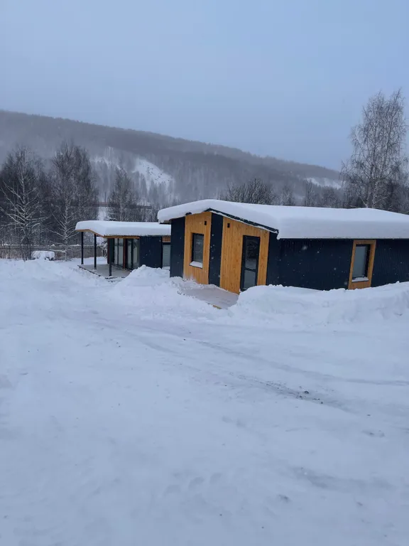 Частный дом у горы