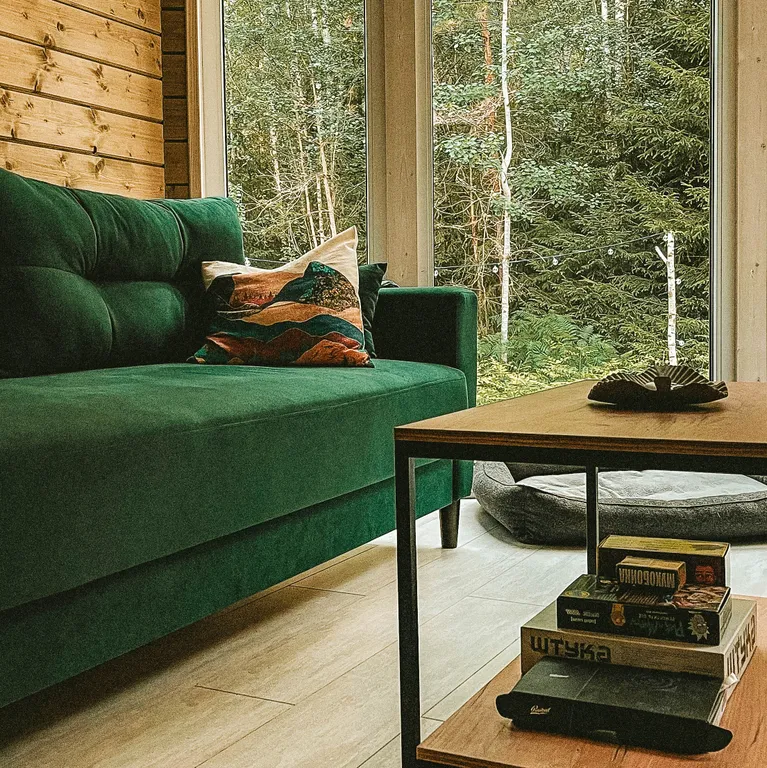 Уютный дом в лесу