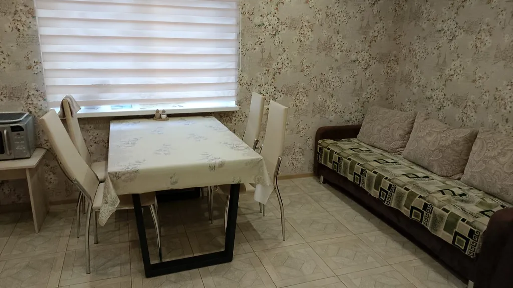 Уютный домик у озера