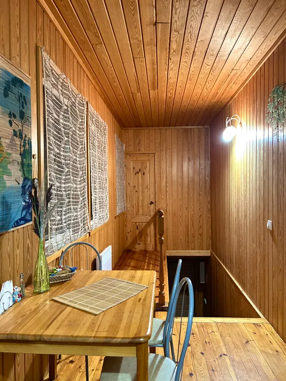 Большой коттедж с камином Гнездо