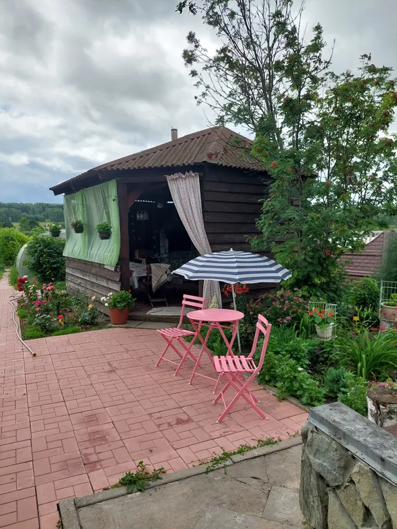 Уютный дом на берегу реки