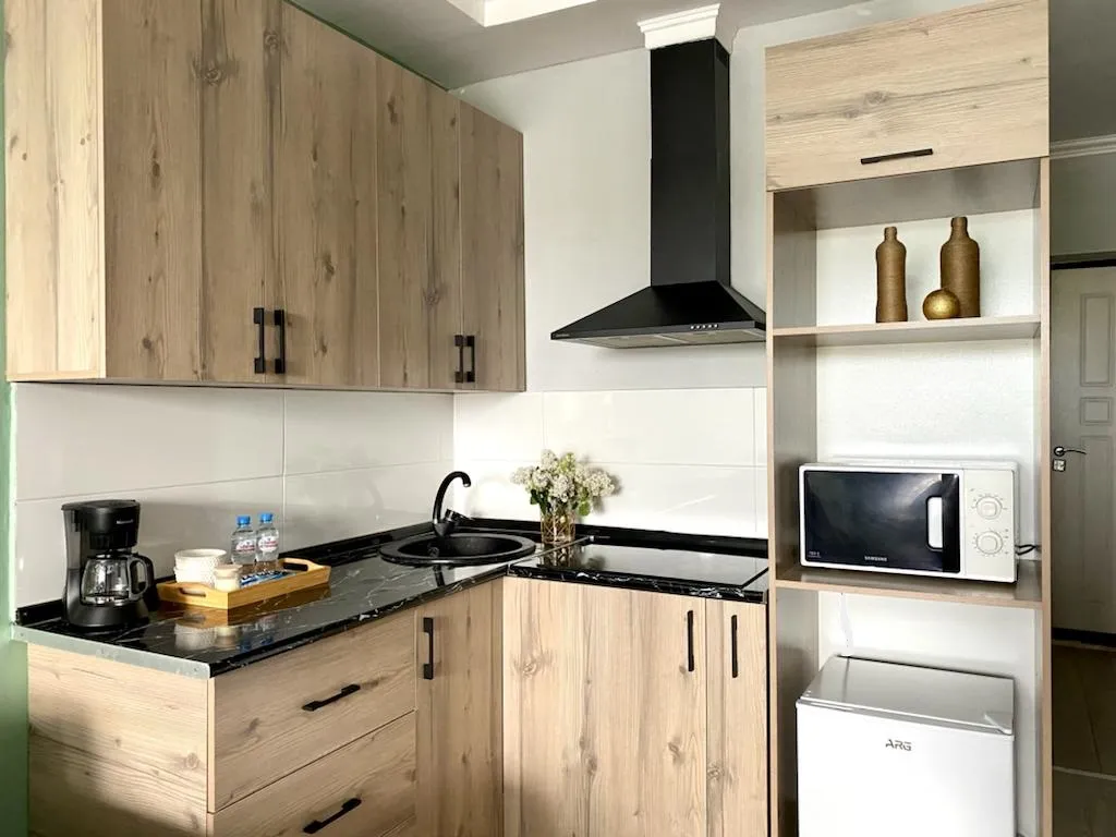 Студия Көктем с национальным колоритом и  видом на город