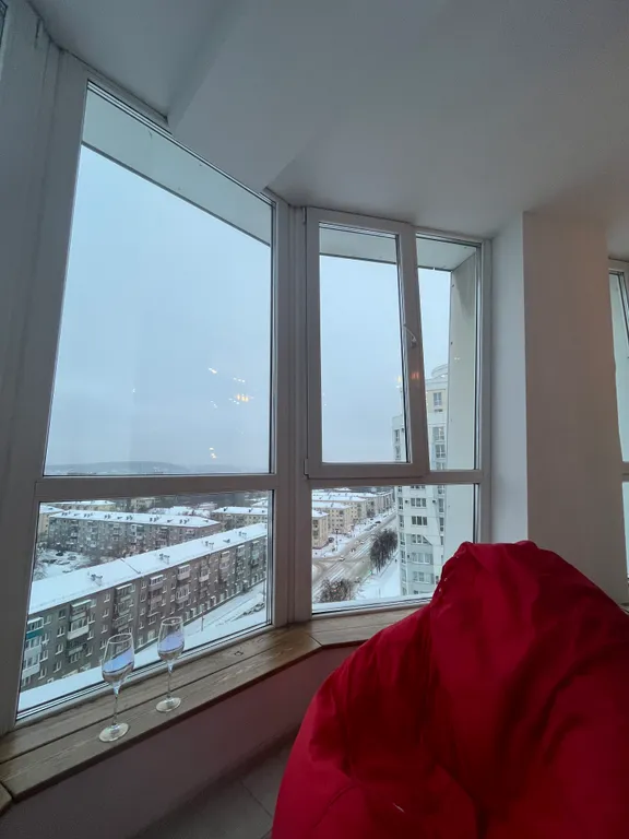 Просторная студия с панорамным видом