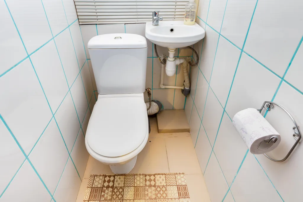 Евротрешка возле Крокус Экспо у моста к метро Мякинино