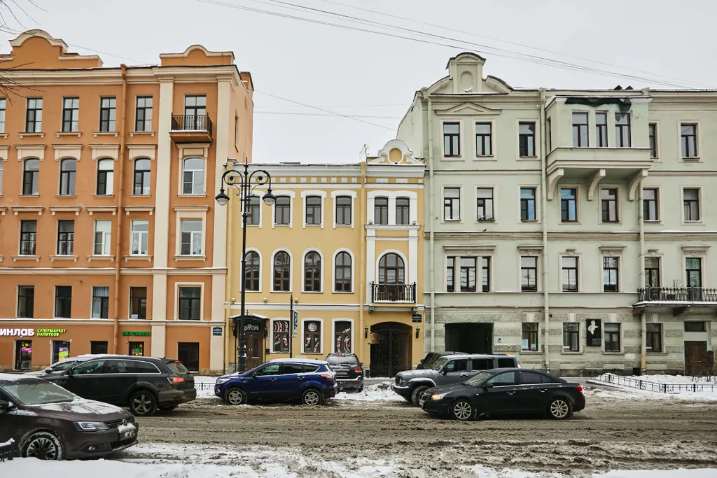 Квартира с потолками 4 метра возле Летнего сада