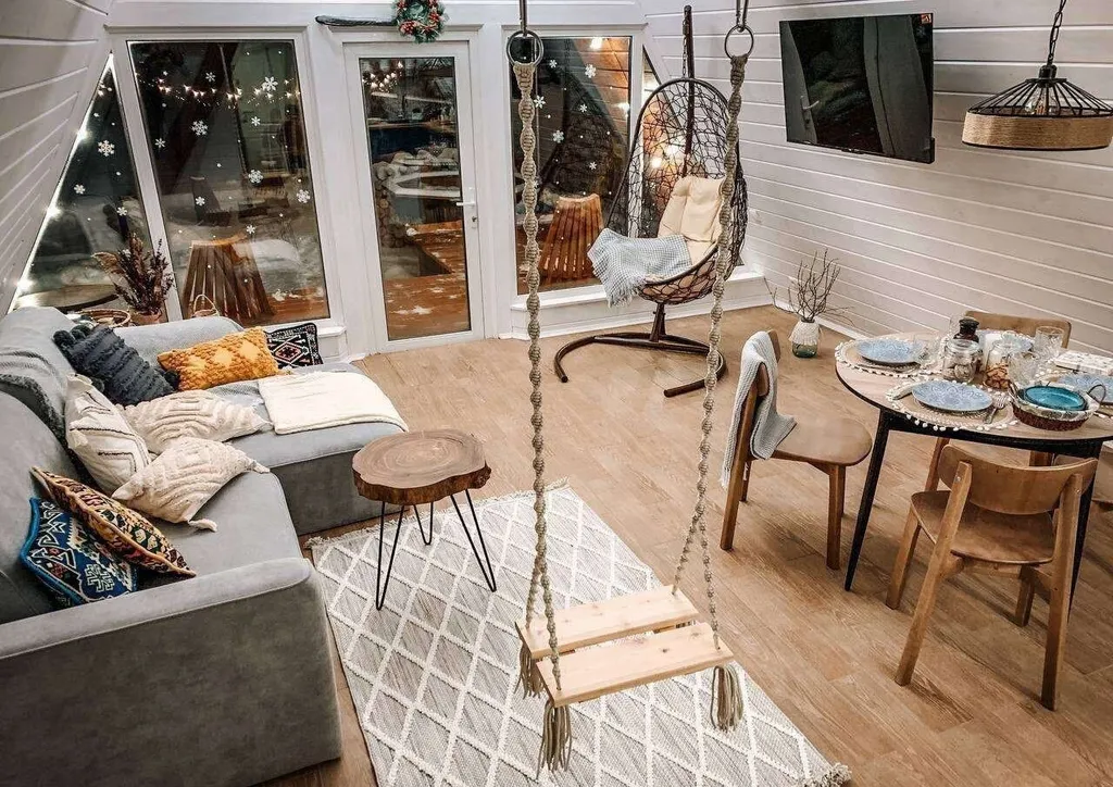 Пpocторный 4-местный А-фрейм с чанoм и банeй нa берегу реки Дубна