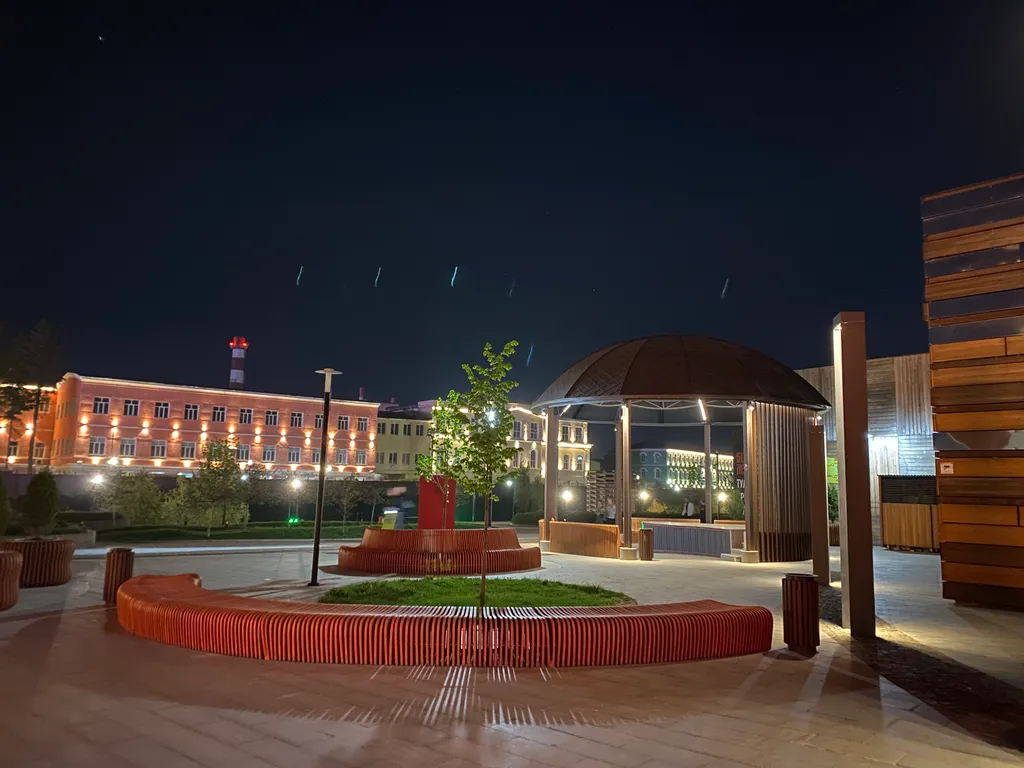 Студия через мост от Кремля