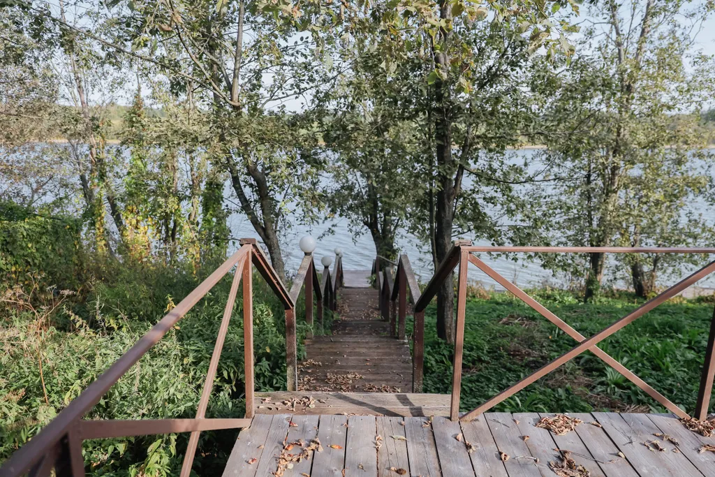 Огромная фамильная усадьба с баней на берегу водохранилища