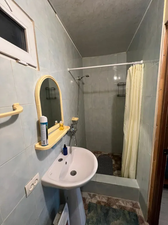 Трёхместный номер около моря