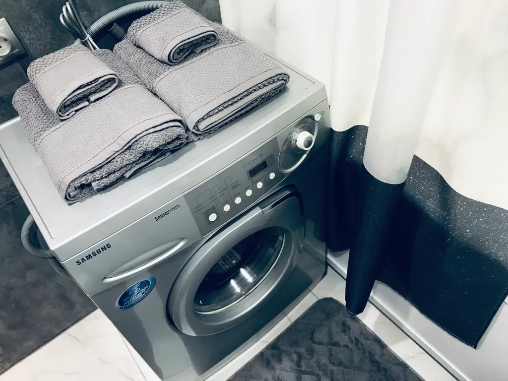 Современная шикарная с новым дизайнерским ремонтом квартира