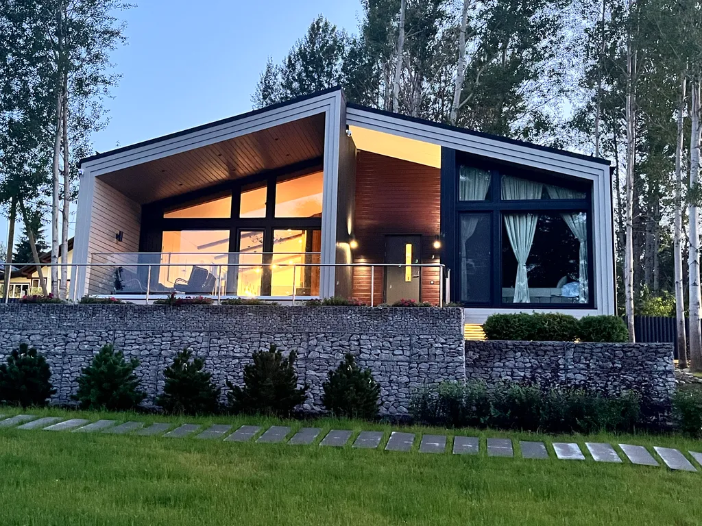 Коттедж на берегу озера с сауной