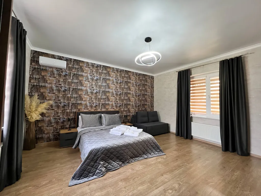 Дом в лесу с теплым бассейном и баней