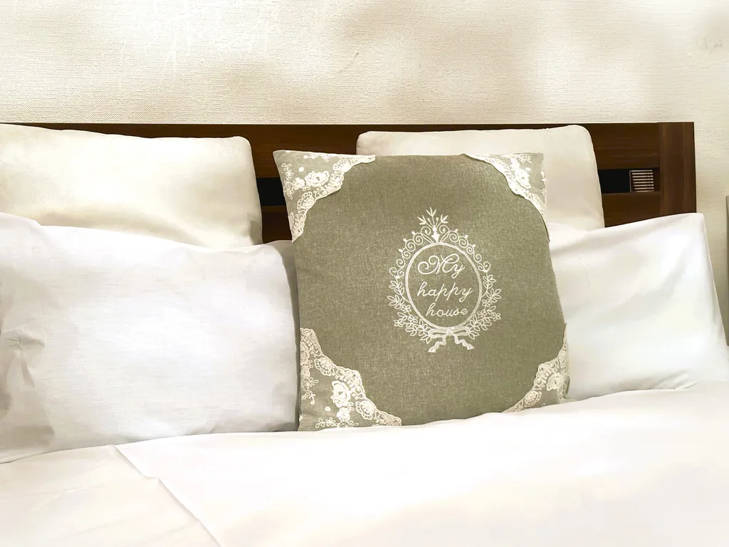 Apartment 44, spacious living area, separate kitchen & 1 bedroom