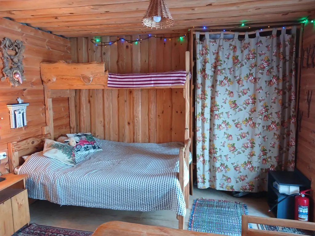 Дом у леса с камином на окраине для отдыха души и тела