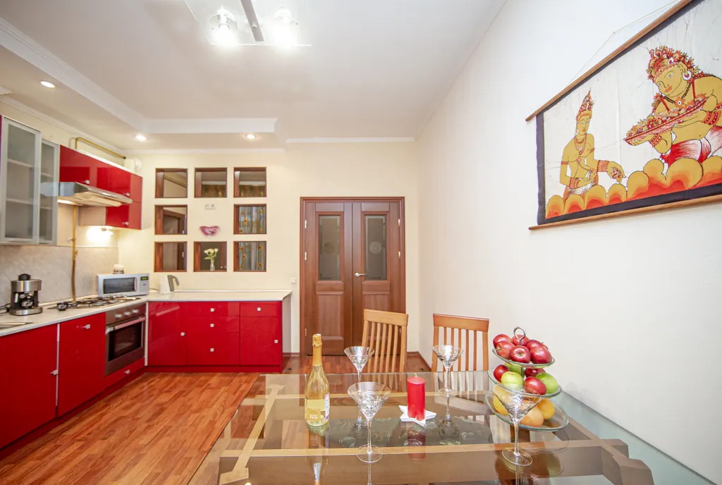 4BR Apartment next to St Isaak Cathedral