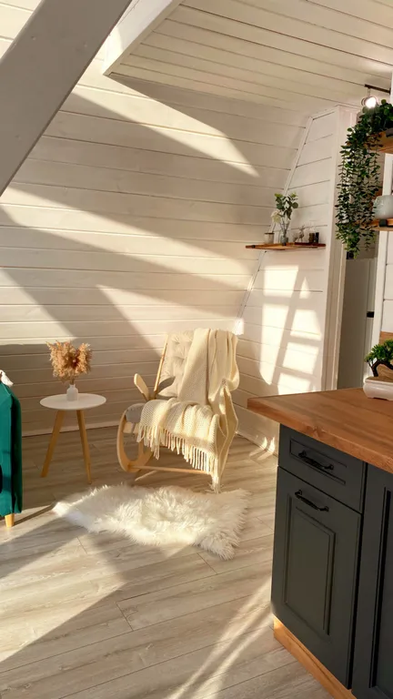 Уютный скандинавский домик у леса