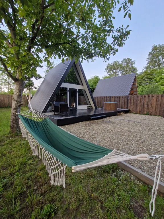 Домик с видом на лес