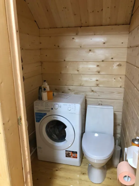 Карельский домик в заливе Ладожского озера