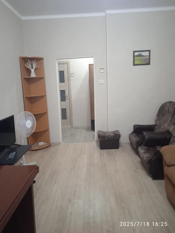 Не дорогая квартира центр всё рядом 300 метров от жд вокзала