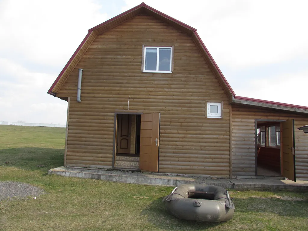 Дом с баней на озере