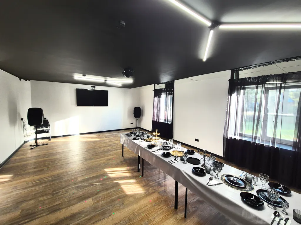 Дом с баней и бассейном