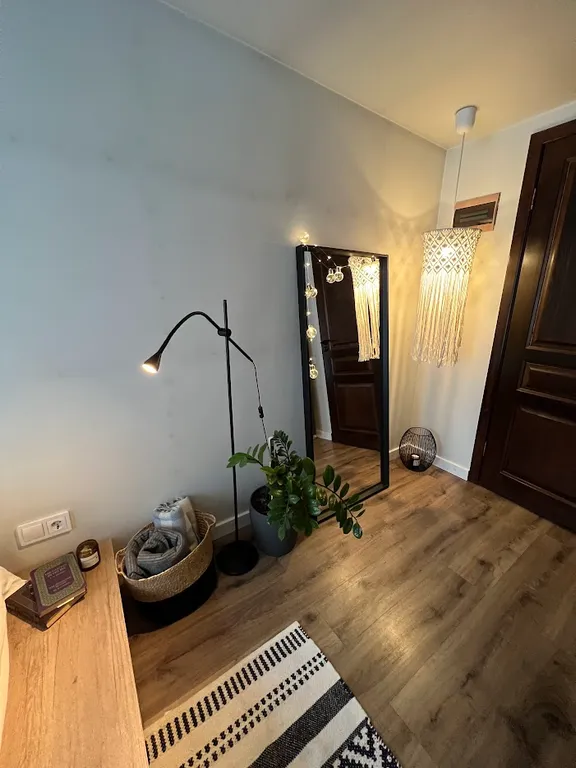 Уютный сканди-домик с видом на лес