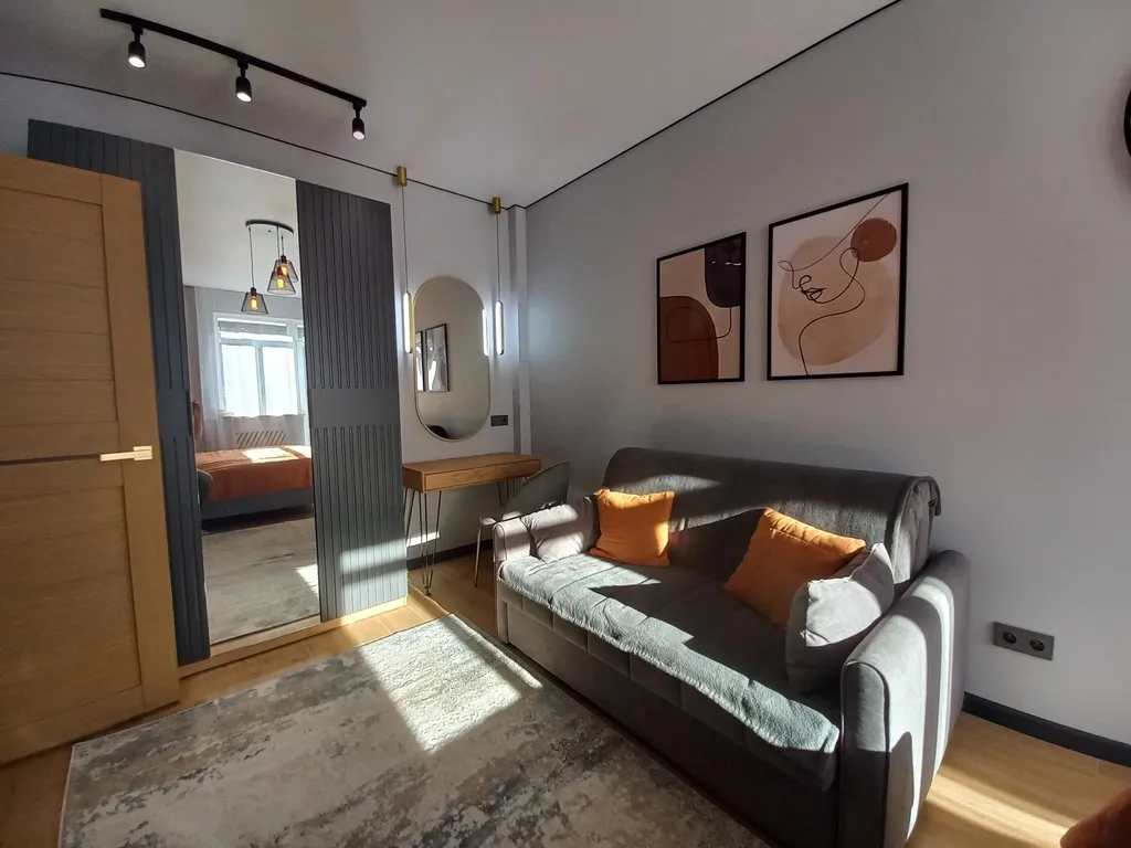 Уютная квартира с новым ремонтом в центре поселка