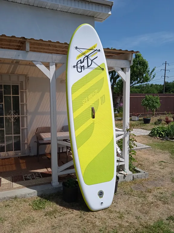 Уютный дом у озера