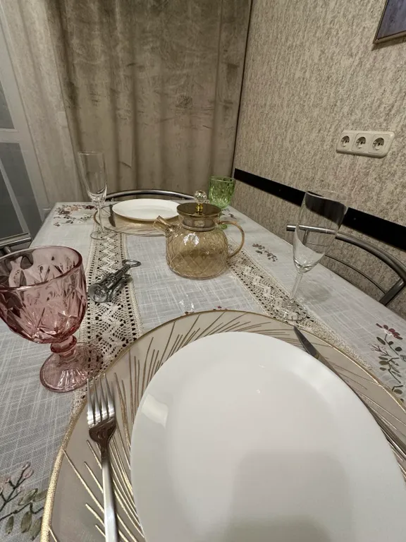 1 комнатная квартира прямо возле метро