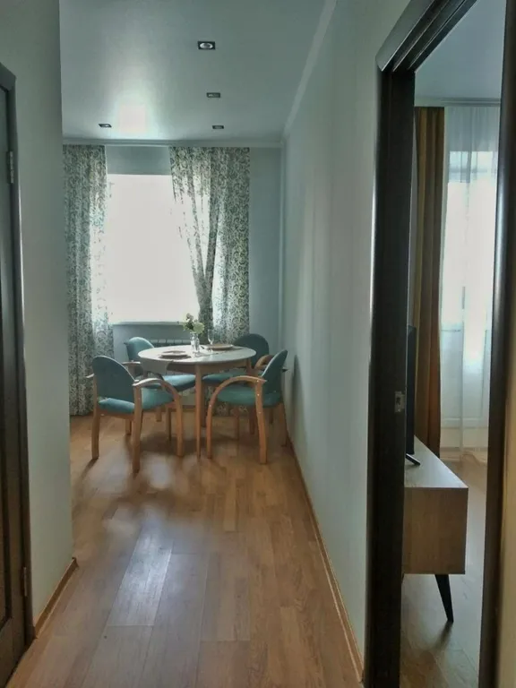 У метро рядом с центром